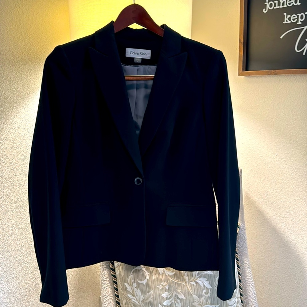 Very elegant business or casual outing Jacket.